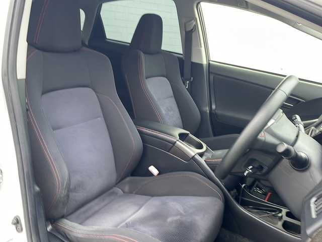 トヨタ プリウス S ツーリングセレ G’s 熊本県 2012(平24)年 12.6万km ホワイトパールクリスタルシャイン (株)IDOMが運営する【じしゃロン熊本店】の自社ローン対象車両になります。こちらは現金ご利用時の価格です。自社ローンご希望の方は別途その旨お申付け下さい。　/社外ナビ（CN-S300WD）/バックカメラ/フルセグテレビ/DVD/CD/Bluetooth接続/ETC/クルーズコントロール/HIDヘッドライト/オートライト/スマートキー/純正18インチアルミホイール