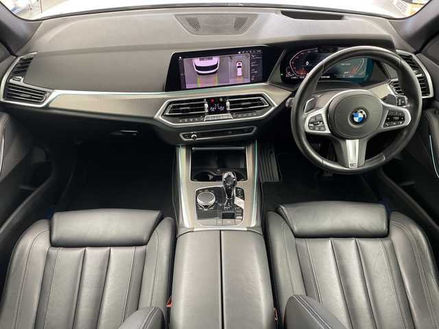 ＢＭＷ Ｘ５ xDrive 35d 岐阜県 2020(令2)年 2.2万km アルピンホワイトⅢ 12.3インチディスプレイオーディオ/ジェスチャーコントロール/Apple CarPlay /フルセグテレビ/AM FM/Bluetooth /音楽ライブラリ/Mスポーツ専用ステアリング/ステアリングリモコン/パドルシフト/ヘッドアップディスプレイ/全周囲カメラ/タッチパッド手書き入力機能/LEDヘッドライト/オートライト/オートハイビーム/置くだけ充電機/レザーシート/パワーシート(D/N席)/シートメモリ(D席)/シートヒーター(全席)/パワーバックドア/Mスポーツ専用20インチAW/純正ビルトインETC/純正前後ドラレコ/タイヤ空気圧警告機能/ドライバー注意喚起カメラ/標識認識機能/速度超過警告機能/正面・側面衝突警告機能/車線逸脱警告機能/車線変更警告機能/ステアリングサポート機能/レーンチェンジアシスト機能/PDC自動起動機能/アクティブPDC緊急ブレーキ/交差点警告機能/パーキングアシスト機能/後退アシスト機能/11色アンビエントライト/Mラップタイマー