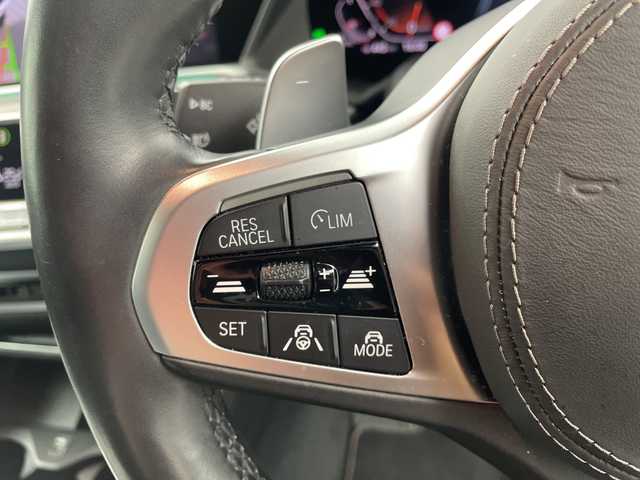 ＢＭＷ Ｘ５ xDrive 35d 岐阜県 2020(令2)年 2.2万km アルピンホワイトⅢ 12.3インチディスプレイオーディオ/ジェスチャーコントロール/Apple CarPlay /フルセグテレビ/AM FM/Bluetooth /音楽ライブラリ/Mスポーツ専用ステアリング/ステアリングリモコン/パドルシフト/ヘッドアップディスプレイ/全周囲カメラ/タッチパッド手書き入力機能/LEDヘッドライト/オートライト/オートハイビーム/置くだけ充電機/レザーシート/パワーシート(D/N席)/シートメモリ(D席)/シートヒーター(全席)/パワーバックドア/Mスポーツ専用20インチAW/純正ビルトインETC/純正前後ドラレコ/タイヤ空気圧警告機能/ドライバー注意喚起カメラ/標識認識機能/速度超過警告機能/正面・側面衝突警告機能/車線逸脱警告機能/車線変更警告機能/ステアリングサポート機能/レーンチェンジアシスト機能/PDC自動起動機能/アクティブPDC緊急ブレーキ/交差点警告機能/パーキングアシスト機能/後退アシスト機能/11色アンビエントライト/Mラップタイマー