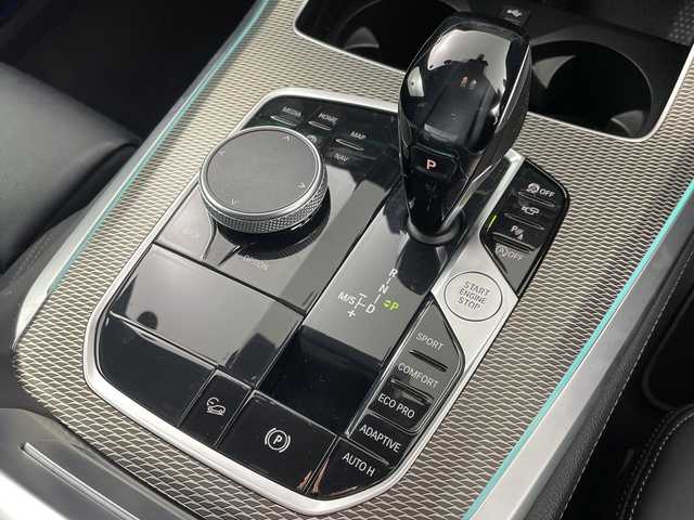 ＢＭＷ Ｘ５ xDrive 35d 岐阜県 2020(令2)年 2.2万km アルピンホワイトⅢ 12.3インチディスプレイオーディオ/ジェスチャーコントロール/Apple CarPlay /フルセグテレビ/AM FM/Bluetooth /音楽ライブラリ/Mスポーツ専用ステアリング/ステアリングリモコン/パドルシフト/ヘッドアップディスプレイ/全周囲カメラ/タッチパッド手書き入力機能/LEDヘッドライト/オートライト/オートハイビーム/置くだけ充電機/レザーシート/パワーシート(D/N席)/シートメモリ(D席)/シートヒーター(全席)/パワーバックドア/Mスポーツ専用20インチAW/純正ビルトインETC/純正前後ドラレコ/タイヤ空気圧警告機能/ドライバー注意喚起カメラ/標識認識機能/速度超過警告機能/正面・側面衝突警告機能/車線逸脱警告機能/車線変更警告機能/ステアリングサポート機能/レーンチェンジアシスト機能/PDC自動起動機能/アクティブPDC緊急ブレーキ/交差点警告機能/パーキングアシスト機能/後退アシスト機能/11色アンビエントライト/Mラップタイマー