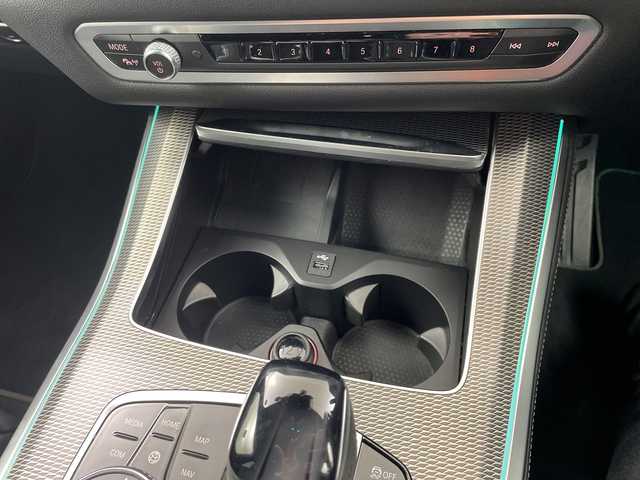 ＢＭＷ Ｘ５ xDrive 35d 岐阜県 2020(令2)年 2.2万km アルピンホワイトⅢ 12.3インチディスプレイオーディオ/ジェスチャーコントロール/Apple CarPlay /フルセグテレビ/AM FM/Bluetooth /音楽ライブラリ/Mスポーツ専用ステアリング/ステアリングリモコン/パドルシフト/ヘッドアップディスプレイ/全周囲カメラ/タッチパッド手書き入力機能/LEDヘッドライト/オートライト/オートハイビーム/置くだけ充電機/レザーシート/パワーシート(D/N席)/シートメモリ(D席)/シートヒーター(全席)/パワーバックドア/Mスポーツ専用20インチAW/純正ビルトインETC/純正前後ドラレコ/タイヤ空気圧警告機能/ドライバー注意喚起カメラ/標識認識機能/速度超過警告機能/正面・側面衝突警告機能/車線逸脱警告機能/車線変更警告機能/ステアリングサポート機能/レーンチェンジアシスト機能/PDC自動起動機能/アクティブPDC緊急ブレーキ/交差点警告機能/パーキングアシスト機能/後退アシスト機能/11色アンビエントライト/Mラップタイマー