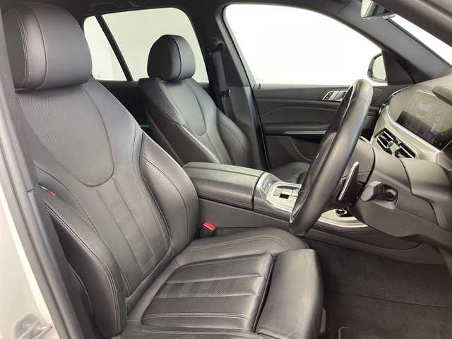 ＢＭＷ Ｘ５ xDrive 35d 岐阜県 2020(令2)年 2.2万km アルピンホワイトⅢ 12.3インチディスプレイオーディオ/ジェスチャーコントロール/Apple CarPlay /フルセグテレビ/AM FM/Bluetooth /音楽ライブラリ/Mスポーツ専用ステアリング/ステアリングリモコン/パドルシフト/ヘッドアップディスプレイ/全周囲カメラ/タッチパッド手書き入力機能/LEDヘッドライト/オートライト/オートハイビーム/置くだけ充電機/レザーシート/パワーシート(D/N席)/シートメモリ(D席)/シートヒーター(全席)/パワーバックドア/Mスポーツ専用20インチAW/純正ビルトインETC/純正前後ドラレコ/タイヤ空気圧警告機能/ドライバー注意喚起カメラ/標識認識機能/速度超過警告機能/正面・側面衝突警告機能/車線逸脱警告機能/車線変更警告機能/ステアリングサポート機能/レーンチェンジアシスト機能/PDC自動起動機能/アクティブPDC緊急ブレーキ/交差点警告機能/パーキングアシスト機能/後退アシスト機能/11色アンビエントライト/Mラップタイマー