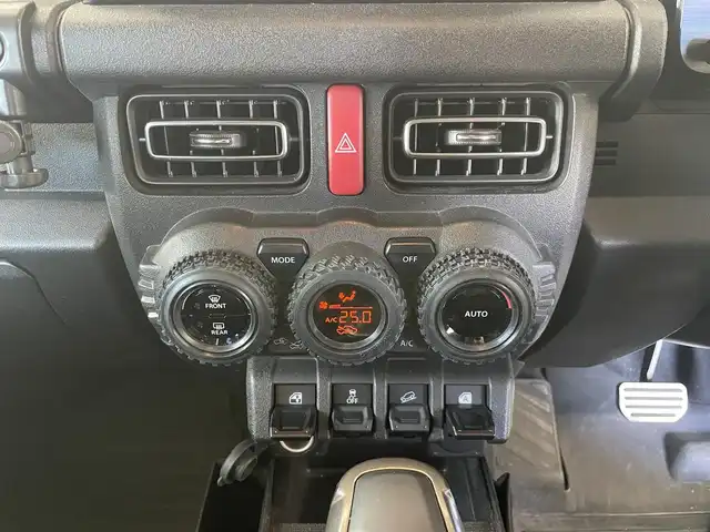 スズキ ジムニー XC 千葉県 2018(平30)年 6万km キネティックイエロー/ブラック スズキセーフティサポート/〇ブレーキサポート/〇誤発信抑制機能/〇車線逸脱防止機能/クルーズコントロール/社外8インチナビ（ケンウッド）/・AM/FM/BTオーディオ/フルセグTV/YOKOHAMA　GEOLANDAR X-AT16インチタイヤ/社外マフラー/IPFオフロードランプ/ルーフキャリア/リアラダー/アルミペダル/ヒルホールドコントロール/ヒルディセントコントロール/ヒーテッドミラー/ヘッドランプウォッシャー/オートライト/ETC/LEDヘッドライト/社外16インチAW/保証書/取扱説明書