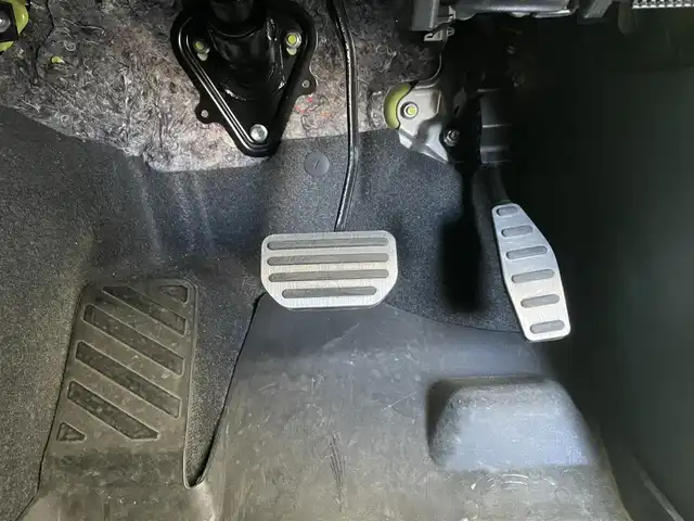 スズキ ジムニー XC 千葉県 2018(平30)年 6万km キネティックイエロー/ブラック スズキセーフティサポート/〇ブレーキサポート/〇誤発信抑制機能/〇車線逸脱防止機能/クルーズコントロール/社外8インチナビ（ケンウッド）/・AM/FM/BTオーディオ/フルセグTV/YOKOHAMA　GEOLANDAR X-AT16インチタイヤ/社外マフラー/IPFオフロードランプ/ルーフキャリア/リアラダー/アルミペダル/ヒルホールドコントロール/ヒルディセントコントロール/ヒーテッドミラー/ヘッドランプウォッシャー/オートライト/ETC/LEDヘッドライト/社外16インチAW/保証書/取扱説明書