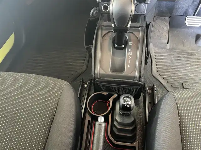 スズキ ジムニー XC 千葉県 2018(平30)年 6万km キネティックイエロー/ブラック スズキセーフティサポート/〇ブレーキサポート/〇誤発信抑制機能/〇車線逸脱防止機能/クルーズコントロール/社外8インチナビ（ケンウッド）/・AM/FM/BTオーディオ/フルセグTV/YOKOHAMA　GEOLANDAR X-AT16インチタイヤ/社外マフラー/IPFオフロードランプ/ルーフキャリア/リアラダー/アルミペダル/ヒルホールドコントロール/ヒルディセントコントロール/ヒーテッドミラー/ヘッドランプウォッシャー/オートライト/ETC/LEDヘッドライト/社外16インチAW/保証書/取扱説明書