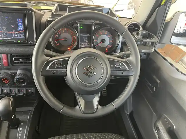 スズキ ジムニー XC 千葉県 2018(平30)年 6万km キネティックイエロー/ブラック スズキセーフティサポート/〇ブレーキサポート/〇誤発信抑制機能/〇車線逸脱防止機能/クルーズコントロール/社外8インチナビ（ケンウッド）/・AM/FM/BTオーディオ/フルセグTV/YOKOHAMA　GEOLANDAR X-AT16インチタイヤ/社外マフラー/IPFオフロードランプ/ルーフキャリア/リアラダー/アルミペダル/ヒルホールドコントロール/ヒルディセントコントロール/ヒーテッドミラー/ヘッドランプウォッシャー/オートライト/ETC/LEDヘッドライト/社外16インチAW/保証書/取扱説明書