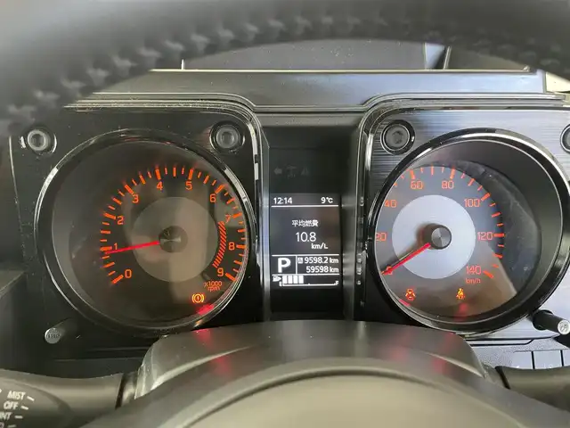 スズキ ジムニー XC 千葉県 2018(平30)年 6万km キネティックイエロー/ブラック スズキセーフティサポート/〇ブレーキサポート/〇誤発信抑制機能/〇車線逸脱防止機能/クルーズコントロール/社外8インチナビ（ケンウッド）/・AM/FM/BTオーディオ/フルセグTV/YOKOHAMA　GEOLANDAR X-AT16インチタイヤ/社外マフラー/IPFオフロードランプ/ルーフキャリア/リアラダー/アルミペダル/ヒルホールドコントロール/ヒルディセントコントロール/ヒーテッドミラー/ヘッドランプウォッシャー/オートライト/ETC/LEDヘッドライト/社外16インチAW/保証書/取扱説明書