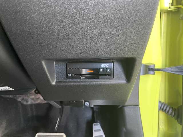 スズキ ジムニー XC 千葉県 2018(平30)年 6万km キネティックイエロー/ブラック スズキセーフティサポート/〇ブレーキサポート/〇誤発信抑制機能/〇車線逸脱防止機能/クルーズコントロール/社外8インチナビ（ケンウッド）/・AM/FM/BTオーディオ/フルセグTV/YOKOHAMA　GEOLANDAR X-AT16インチタイヤ/社外マフラー/IPFオフロードランプ/ルーフキャリア/リアラダー/アルミペダル/ヒルホールドコントロール/ヒルディセントコントロール/ヒーテッドミラー/ヘッドランプウォッシャー/オートライト/ETC/LEDヘッドライト/社外16インチAW/保証書/取扱説明書