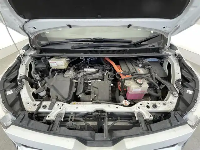 トヨタ ヴォクシー ハイブリッド ZS 煌 滋賀県 2018(平30)年 5.9万km ホワイトパールクリスタルシャイン 禁煙車/純正10型ナビ/Bluetooth／CD／DVD／フルセグTV/バックカメラ/シートヒーター/ＥＴＣ/クルーズコントロール/プリクラッシュセーフティ/レーンディパーチャーアラート/プッシュスタート/両側パワースライドドア/LED/オートライト/オートマチックハイビーム（AHB）/純正アルミホイール