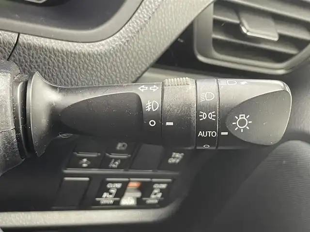 トヨタ ヴォクシー ハイブリッド ZS 煌 滋賀県 2018(平30)年 5.9万km ホワイトパールクリスタルシャイン 禁煙車/純正10型ナビ/Bluetooth／CD／DVD／フルセグTV/バックカメラ/シートヒーター/ＥＴＣ/クルーズコントロール/プリクラッシュセーフティ/レーンディパーチャーアラート/プッシュスタート/両側パワースライドドア/LED/オートライト/オートマチックハイビーム（AHB）/純正アルミホイール
