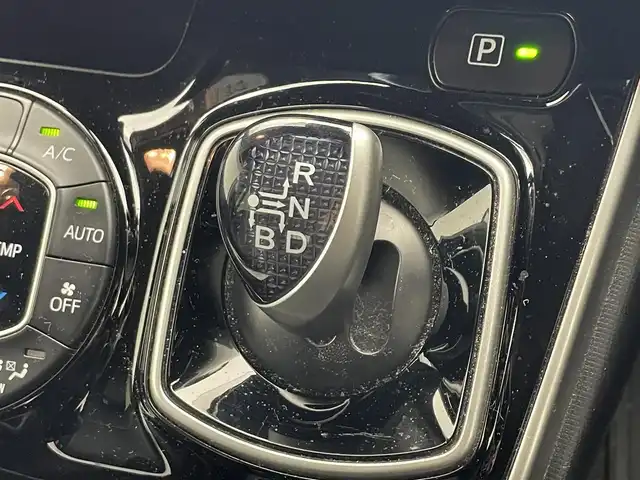 トヨタ ヴォクシー ハイブリッド ZS 煌 滋賀県 2018(平30)年 5.9万km ホワイトパールクリスタルシャイン 禁煙車/純正10型ナビ/Bluetooth／CD／DVD／フルセグTV/バックカメラ/シートヒーター/ＥＴＣ/クルーズコントロール/プリクラッシュセーフティ/レーンディパーチャーアラート/プッシュスタート/両側パワースライドドア/LED/オートライト/オートマチックハイビーム（AHB）/純正アルミホイール