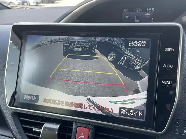 トヨタ ヴォクシー ハイブリッド ZS 煌 滋賀県 2018(平30)年 5.9万km ホワイトパールクリスタルシャイン 禁煙車/純正10型ナビ/Bluetooth／CD／DVD／フルセグTV/バックカメラ/シートヒーター/ＥＴＣ/クルーズコントロール/プリクラッシュセーフティ/レーンディパーチャーアラート/プッシュスタート/両側パワースライドドア/LED/オートライト/オートマチックハイビーム（AHB）/純正アルミホイール