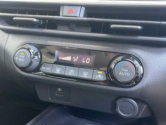 日産 ノート X 愛知県 2023(令5)年 3.2万km ブリリアントホワイトパール 衝突被害軽減ブレーキ/純正SD（ナビあり）/フルセグTV/Bluetooth/バックカメラ/コーナーセンサー/LEDヘッドライト/オートライト/ETC/ステアリングスイッチ/スマートキー/プッシュスタート