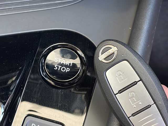 日産 ノート X 愛知県 2023(令5)年 3.2万km ブリリアントホワイトパール 衝突被害軽減ブレーキ/純正SD（ナビあり）/フルセグTV/Bluetooth/バックカメラ/コーナーセンサー/LEDヘッドライト/オートライト/ETC/ステアリングスイッチ/スマートキー/プッシュスタート