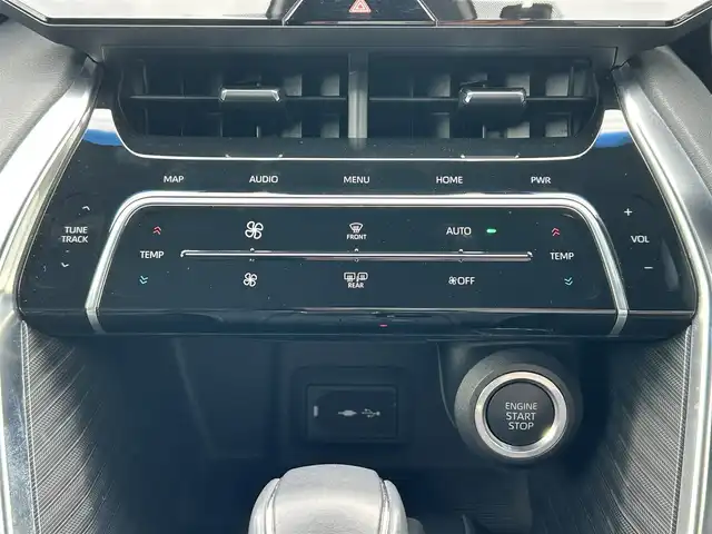 トヨタ ハリアー Z 島根県 2021(令3)年 2.8万km ブラック 登録時走行距離27155km/純正12型ナビ(BT/AM/FM)/JBLプレミアムサウンドシステム/フルセグTV/ハンズフリーパワーバックドア/パノラミックビューモニター/ビルトインETC2.0/レーダークルーズコントロール/クリアランスソナー/セーフティセンス/・プリクラッシュセーフティ/・レーントレーシングアシスト/・アダプティブハイビームシステム/・ロードサインアシスト/ブラインドスポットモニター/パーキングサポートブレーキ/デジタルインナーミラー/プロジェクター式LEDヘッドランプ/運転席パワーシート/スペアキー/禁煙車