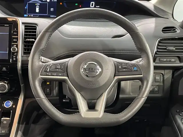 日産 セレナ e－パワー ハイウェイスター V 愛知県 2019(平31)年 3.7万km ダイヤモンドブラック 純正９インチナビ（MM518D-L)/(Bluetooth/フルセグTV/SD/FM/AM/CD・DVD再生）　/アラウンドビューモニター　/プロパイロット　/セーフティパックB/パーキングアシスト　/衝突軽減ブレーキ　/両側パワースライドドア　/デジタルインナーミラー　/ビルトインＥＴＣ　/ドライブレコーダー/ソナー/車線逸脱警報/ハンドル支援/LEDヘッドライト/フォグランプ
