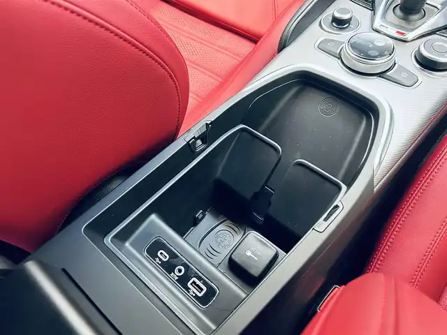 アルファロメオ アルファロメオ ジュリア ヴェローチェ 大阪府 2024(令6)年 0.4万km 黒 赤革/パワーシート/Dシートメモリ/シートヒーター/ステアリングヒーター/純正ナビ/TV/バックカメラ/applecarplay/ハーマンカードン/ACC/ブラインドスポット/純正19インチAW/LEDヘッドライト/クリアランスソナー/ワイヤレス充電