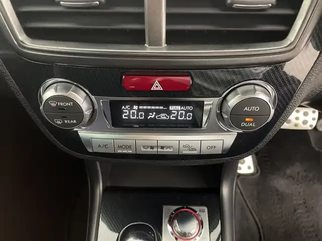 スバル エクシーガ 2．0GT tuned bySTI 鹿児島県 2010(平22)年 6.7万km サテンホワイトパール 300台限定車/純正HDDナビゲーション/専用ハーフレザーシート/MOMOステアリング/クルーズコントロール/パドルシフト/D/N席パワーシート/バックカメラ/ETC/純正フロアマット/純正17インチアルミホイール/キセノンライト/スタッドレス積込