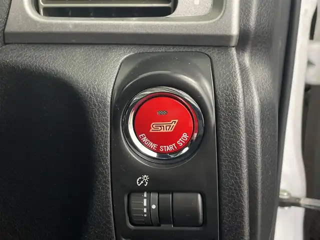 スバル エクシーガ 2．0GT tuned bySTI 鹿児島県 2010(平22)年 6.7万km サテンホワイトパール 300台限定車/純正HDDナビゲーション/専用ハーフレザーシート/MOMOステアリング/クルーズコントロール/パドルシフト/D/N席パワーシート/バックカメラ/ETC/純正フロアマット/純正17インチアルミホイール/キセノンライト/スタッドレス積込