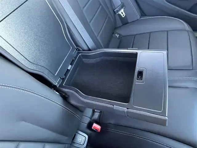メルセデス・ベンツ Ｅ２２０ｄ SW ローレウスエディション 滋賀県 2020(令2)年 3.1万km オブシディアンブラック パノラミックスライディングルーフ/黒革/・前席メモリ付きパワーシート /・全席シートヒーター /ヘッドアップディスプレイ/ACC/BSM/Burmesterサウンド/パヒュームアトマイザー/アンビエントライト/純正ナビ（DTV/BT/CarPlay）/360°カメラ/電動リアゲート/純正LEDヘッドライト/純正19インチAW