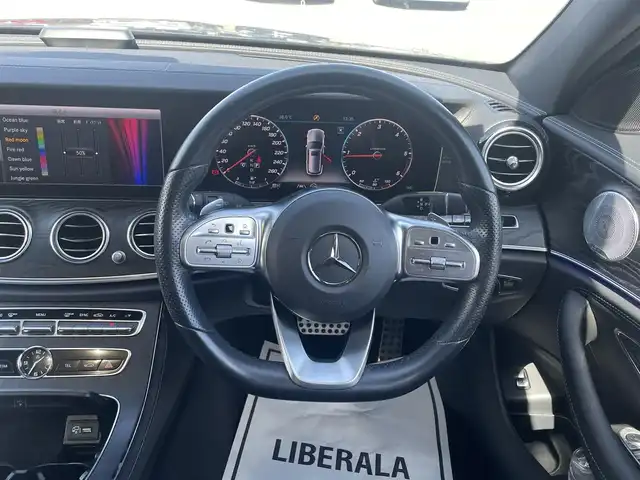 メルセデス・ベンツ Ｅ２２０ｄ SW ローレウスエディション 滋賀県 2020(令2)年 3.1万km オブシディアンブラック パノラミックスライディングルーフ/黒革/・前席メモリ付きパワーシート /・全席シートヒーター /ヘッドアップディスプレイ/ACC/BSM/Burmesterサウンド/パヒュームアトマイザー/アンビエントライト/純正ナビ（DTV/BT/CarPlay）/360°カメラ/電動リアゲート/純正LEDヘッドライト/純正19インチAW