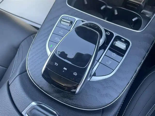 メルセデス・ベンツ Ｅ２２０ｄ SW ローレウスエディション 滋賀県 2020(令2)年 3.1万km オブシディアンブラック パノラミックスライディングルーフ/黒革/・前席メモリ付きパワーシート /・全席シートヒーター /ヘッドアップディスプレイ/ACC/BSM/Burmesterサウンド/パヒュームアトマイザー/アンビエントライト/純正ナビ（DTV/BT/CarPlay）/360°カメラ/電動リアゲート/純正LEDヘッドライト/純正19インチAW