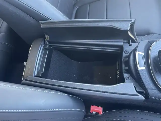 メルセデス・ベンツ Ｅ２２０ｄ SW ローレウスエディション 滋賀県 2020(令2)年 3.1万km オブシディアンブラック パノラミックスライディングルーフ/黒革/・前席メモリ付きパワーシート /・全席シートヒーター /ヘッドアップディスプレイ/ACC/BSM/Burmesterサウンド/パヒュームアトマイザー/アンビエントライト/純正ナビ（DTV/BT/CarPlay）/360°カメラ/電動リアゲート/純正LEDヘッドライト/純正19インチAW