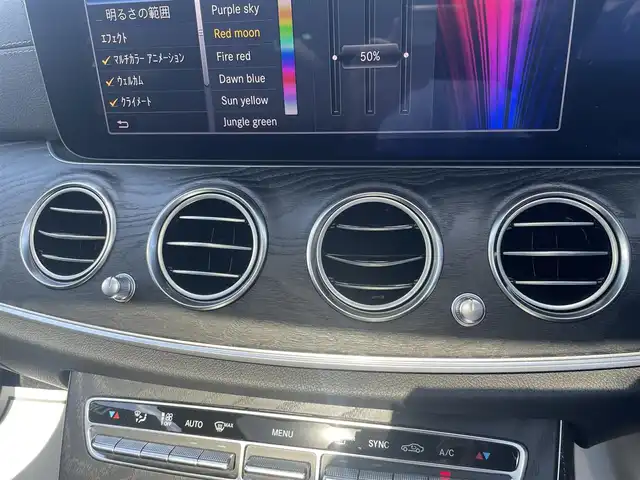 メルセデス・ベンツ Ｅ２２０ｄ SW ローレウスエディション 滋賀県 2020(令2)年 3.1万km オブシディアンブラック パノラミックスライディングルーフ/黒革/・前席メモリ付きパワーシート /・全席シートヒーター /ヘッドアップディスプレイ/ACC/BSM/Burmesterサウンド/パヒュームアトマイザー/アンビエントライト/純正ナビ（DTV/BT/CarPlay）/360°カメラ/電動リアゲート/純正LEDヘッドライト/純正19インチAW