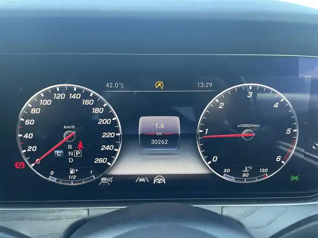 メルセデス・ベンツ Ｅ２２０ｄ SW ローレウスエディション 滋賀県 2020(令2)年 3.1万km オブシディアンブラック パノラミックスライディングルーフ/黒革/・前席メモリ付きパワーシート /・全席シートヒーター /ヘッドアップディスプレイ/ACC/BSM/Burmesterサウンド/パヒュームアトマイザー/アンビエントライト/純正ナビ（DTV/BT/CarPlay）/360°カメラ/電動リアゲート/純正LEDヘッドライト/純正19インチAW