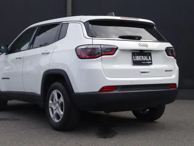 クライスラー・ジープ ジープ コンパス スポーツ 香川県 2022(令4)年 3.5万km 白 ディスプレイオーディオ/CarPlay/バックカメラ/クルコン/衝突軽減/ブラインドスポットモニター/前後ドラレコ/LEDヘッドライト/リアコーナーンセンサー/純正16インチアルミ/ETC/スマートキー/レギュラーガソリン/NA