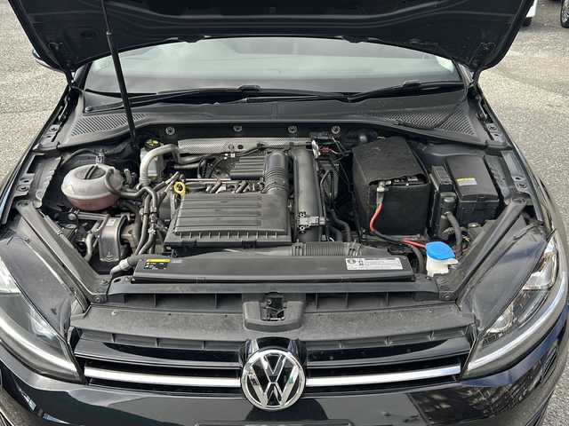 フォルクスワーゲン ゴルフ TSI コンフォートライン BM 大阪府 2015(平27)年 6.4万km 黒 純正ナビ/BTオーディオ/CD/DVD/USBポート/バックカメラ/パドルシフト/ステアリングスイッチ/電動パーキングブレーキ/オートホールド/LEDヘッドライト/オートライト/フォグランプ/純正16インチAW/フロアマット/クルーズコントロール/スペアキー