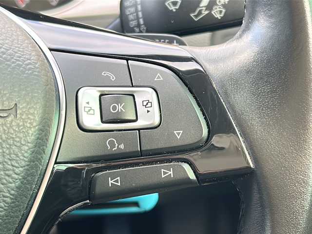 フォルクスワーゲン ゴルフ TSI コンフォートライン BM 大阪府 2015(平27)年 6.4万km 黒 純正ナビ/BTオーディオ/CD/DVD/USBポート/バックカメラ/パドルシフト/ステアリングスイッチ/電動パーキングブレーキ/オートホールド/LEDヘッドライト/オートライト/フォグランプ/純正16インチAW/フロアマット/クルーズコントロール/スペアキー