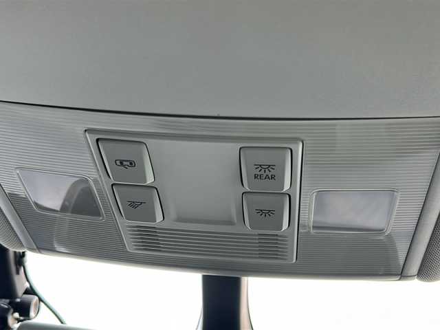 フォルクスワーゲン ゴルフ TSI コンフォートライン BM 大阪府 2015(平27)年 6.4万km 黒 純正ナビ/BTオーディオ/CD/DVD/USBポート/バックカメラ/パドルシフト/ステアリングスイッチ/電動パーキングブレーキ/オートホールド/LEDヘッドライト/オートライト/フォグランプ/純正16インチAW/フロアマット/クルーズコントロール/スペアキー