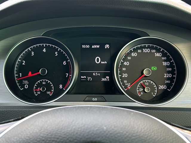 フォルクスワーゲン ゴルフ TSI コンフォートライン BM 大阪府 2015(平27)年 6.4万km 黒 純正ナビ/BTオーディオ/CD/DVD/USBポート/バックカメラ/パドルシフト/ステアリングスイッチ/電動パーキングブレーキ/オートホールド/LEDヘッドライト/オートライト/フォグランプ/純正16インチAW/フロアマット/クルーズコントロール/スペアキー