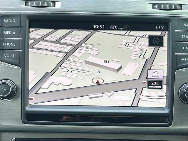 フォルクスワーゲン ゴルフ TSI コンフォートライン BM 大阪府 2015(平27)年 6.4万km 黒 純正ナビ/BTオーディオ/CD/DVD/USBポート/バックカメラ/パドルシフト/ステアリングスイッチ/電動パーキングブレーキ/オートホールド/LEDヘッドライト/オートライト/フォグランプ/純正16インチAW/フロアマット/クルーズコントロール/スペアキー