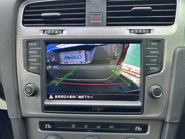 フォルクスワーゲン ゴルフ TSI コンフォートライン BM 大阪府 2015(平27)年 6.4万km 黒 純正ナビ/BTオーディオ/CD/DVD/USBポート/バックカメラ/パドルシフト/ステアリングスイッチ/電動パーキングブレーキ/オートホールド/LEDヘッドライト/オートライト/フォグランプ/純正16インチAW/フロアマット/クルーズコントロール/スペアキー