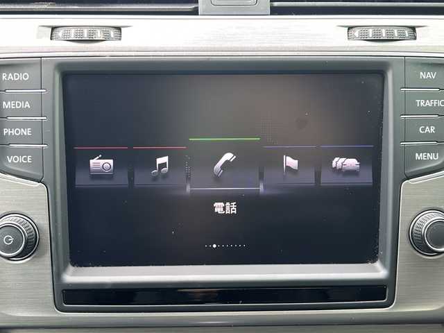 フォルクスワーゲン ゴルフ TSI コンフォートライン BM 大阪府 2015(平27)年 6.4万km 黒 純正ナビ/BTオーディオ/CD/DVD/USBポート/バックカメラ/パドルシフト/ステアリングスイッチ/電動パーキングブレーキ/オートホールド/LEDヘッドライト/オートライト/フォグランプ/純正16インチAW/フロアマット/クルーズコントロール/スペアキー