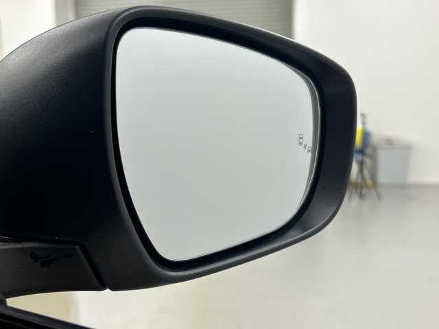 スズキ スイフト HYBRID MZ 福島県 2024(令6)年 0.3万km キャラバンアイボリーPM /禁煙車　//純正９インチディスプレイオーディオ(FM/AM/BTA)//Apple car Play//Android Auto//衝突被害軽減ブレーキ　//アダプティブクルーズコントロール　//ブラインドスポットモニター　//シートヒーター(D/N)//スペアキー　//オートハイビーム//ＬＥＤヘッドライト//USB入力端子//コーナーセンサー//電動パーキングブレーキ//ブレーキホールド