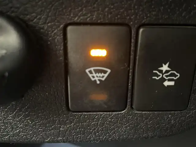 トヨタ ヴィッツ F 岩手県 2016(平28)年 9.8万km スーパーホワイトⅡ オート４WD切り替え/プリクラッシュセーフティ/レーンアシスト/バックカメラ/オートハイビーム/フロントワイパーデアイサー/横滑り防止装置/ヘッドライトレベライザー/寒冷地仕様/KENWOODナビ/ETC/電動格納ドアミラー/社外１４インチアルミホイール/パワーステアリング/パワーウィンドウ