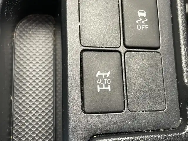 トヨタ ヴィッツ F 岩手県 2016(平28)年 9.8万km スーパーホワイトⅡ オート４WD切り替え/プリクラッシュセーフティ/レーンアシスト/バックカメラ/オートハイビーム/フロントワイパーデアイサー/横滑り防止装置/ヘッドライトレベライザー/寒冷地仕様/KENWOODナビ/ETC/電動格納ドアミラー/社外１４インチアルミホイール/パワーステアリング/パワーウィンドウ