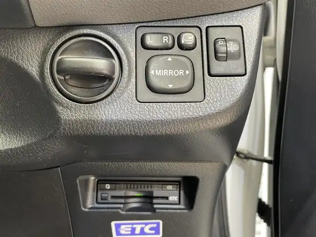 トヨタ ヴィッツ F 岩手県 2016(平28)年 9.8万km スーパーホワイトⅡ オート４WD切り替え/プリクラッシュセーフティ/レーンアシスト/バックカメラ/オートハイビーム/フロントワイパーデアイサー/横滑り防止装置/ヘッドライトレベライザー/寒冷地仕様/KENWOODナビ/ETC/電動格納ドアミラー/社外１４インチアルミホイール/パワーステアリング/パワーウィンドウ