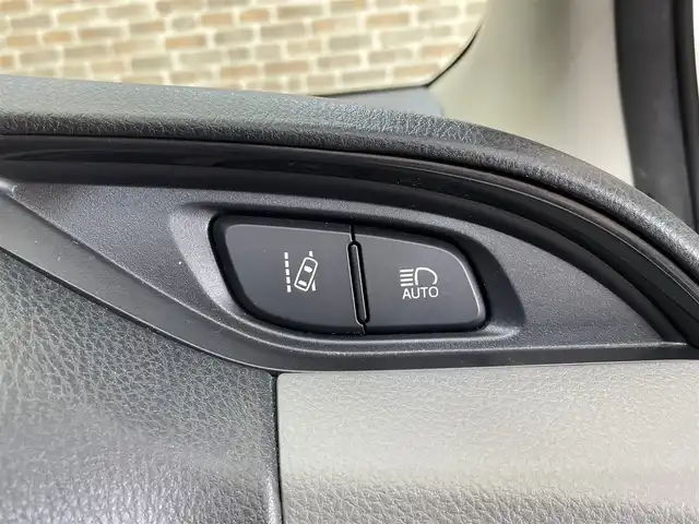 トヨタ ヴィッツ F 岩手県 2016(平28)年 9.8万km スーパーホワイトⅡ オート４WD切り替え/プリクラッシュセーフティ/レーンアシスト/バックカメラ/オートハイビーム/フロントワイパーデアイサー/横滑り防止装置/ヘッドライトレベライザー/寒冷地仕様/KENWOODナビ/ETC/電動格納ドアミラー/社外１４インチアルミホイール/パワーステアリング/パワーウィンドウ