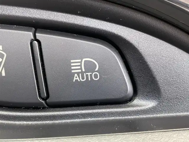 トヨタ ヴィッツ F 岩手県 2016(平28)年 9.8万km スーパーホワイトⅡ オート４WD切り替え/プリクラッシュセーフティ/レーンアシスト/バックカメラ/オートハイビーム/フロントワイパーデアイサー/横滑り防止装置/ヘッドライトレベライザー/寒冷地仕様/KENWOODナビ/ETC/電動格納ドアミラー/社外１４インチアルミホイール/パワーステアリング/パワーウィンドウ