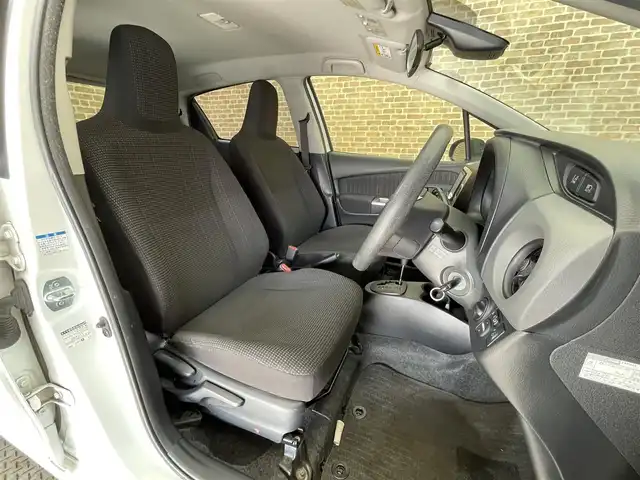 トヨタ ヴィッツ F 岩手県 2016(平28)年 9.8万km スーパーホワイトⅡ オート４WD切り替え/プリクラッシュセーフティ/レーンアシスト/バックカメラ/オートハイビーム/フロントワイパーデアイサー/横滑り防止装置/ヘッドライトレベライザー/寒冷地仕様/KENWOODナビ/ETC/電動格納ドアミラー/社外１４インチアルミホイール/パワーステアリング/パワーウィンドウ