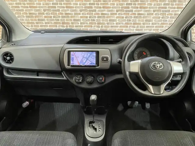 トヨタ ヴィッツ F 岩手県 2016(平28)年 9.8万km スーパーホワイトⅡ オート４WD切り替え/プリクラッシュセーフティ/レーンアシスト/バックカメラ/オートハイビーム/フロントワイパーデアイサー/横滑り防止装置/ヘッドライトレベライザー/寒冷地仕様/KENWOODナビ/ETC/電動格納ドアミラー/社外１４インチアルミホイール/パワーステアリング/パワーウィンドウ