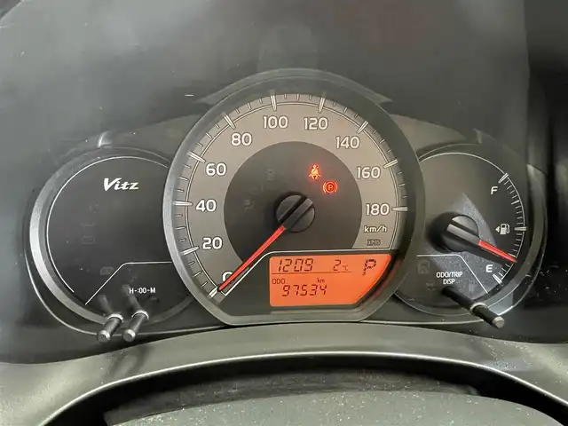 トヨタ ヴィッツ F 岩手県 2016(平28)年 9.8万km スーパーホワイトⅡ オート４WD切り替え/プリクラッシュセーフティ/レーンアシスト/バックカメラ/オートハイビーム/フロントワイパーデアイサー/横滑り防止装置/ヘッドライトレベライザー/寒冷地仕様/KENWOODナビ/ETC/電動格納ドアミラー/社外１４インチアルミホイール/パワーステアリング/パワーウィンドウ