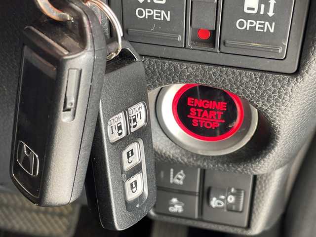 ホンダ Ｎ ＢＯＸ カスタム L スタイル+ブラック 埼玉県 2022(令4)年 3.3万km クリスタルブラックパール ホンダセンシング /純正8インチメモリナビ/　　CD/DVD/BT/フルセグ /バックカメラ /両側パワースライドドア /レーダークルーズコントロール /LEDオートライト /シートヒーター /純正14インチアルミホイール /電子パーキング /禁煙車