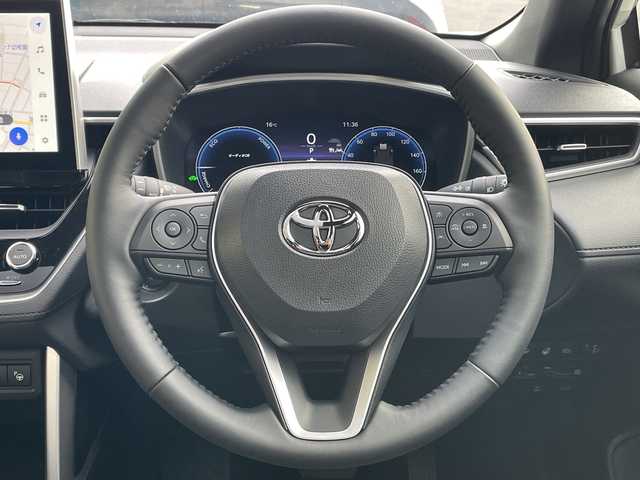 トヨタ カローラ クロス ハイブリッド Z 青森県 2025(令7)年 0.4万km プラチナホワイトパールマイカ 4WD/OP寒冷地仕様/OP純正10.5インチDオーディオプラスナビ・フルセグTV/Bluetooth・USB・Miracast/OPパノラミックビューモニター/OPパノラマルーフ/OPトヨタチームメイト/アドバンストパーク/パーキングサポートブレーキ/安心降車アシスト/ブラインドスポットモニター/セーフティセンス/プリクラッシュセーフティ/レーダークルーズコントロール/レーントレーシングアシスト/オートマチックハイビーム/ハーフレザーシート/運転席パワーシート/前席シートヒーター/ステアリングヒーター/パワーバックドア/純正前後ドライブレコーダー/純正ビルトインETC2.0/OP AC100V1500W/ワイパーデアイサー/LEDヘッドライト/LEDフォグランプ/LEDリアフォグランプ/純正18インチアルミ/ルーフレール