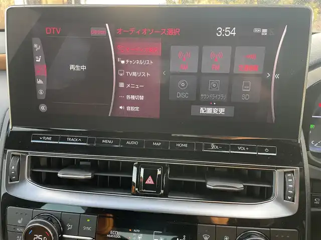 トヨタ クラウン ハイブリッド G 岡山県 2021(令3)年 11.9万km プレシャスホワイトパール 登録時走行距離118833km/純正12.3型ナビ/フルセグTV(AM/FM/CD/DVD/Bluetooth)/全方位カメラ/ドライブレコーダー/ビルトインETC2.0/ヘッドアップディスプレイ/トヨタセーフティセンス/・ブラインドスポットモニター/・レーダークルーズコントロール/・オートマチックハイビーム/・プリクラッシュセーフティ/・レーンディバーチャーアラート/リヤコンフォートパッケージ/・電動リアサンシェード/・全席パワーシート/・全席シートヒーター/横滑り防止装置/オートブレーキホールド/ステアリングヒーター/純正フロアマット/18インチ純正AW