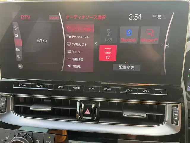 トヨタ クラウン ハイブリッド G 岡山県 2021(令3)年 11.9万km プレシャスホワイトパール 登録時走行距離118833km/純正12.3型ナビ/フルセグTV(AM/FM/CD/DVD/Bluetooth)/全方位カメラ/ドライブレコーダー/ビルトインETC2.0/ヘッドアップディスプレイ/トヨタセーフティセンス/・ブラインドスポットモニター/・レーダークルーズコントロール/・オートマチックハイビーム/・プリクラッシュセーフティ/・レーンディバーチャーアラート/リヤコンフォートパッケージ/・電動リアサンシェード/・全席パワーシート/・全席シートヒーター/横滑り防止装置/オートブレーキホールド/ステアリングヒーター/純正フロアマット/18インチ純正AW